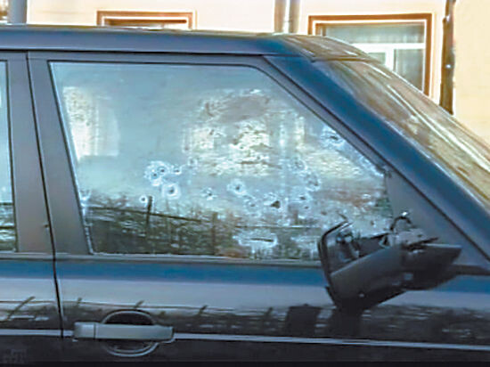 Машину Минеева изрешетили пулями. Водитель каким-то чудом остался жив.