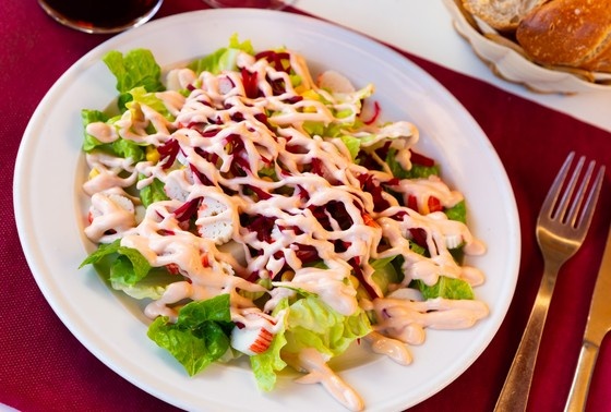    Слоеный салат с крабовыми палочками и свеклой