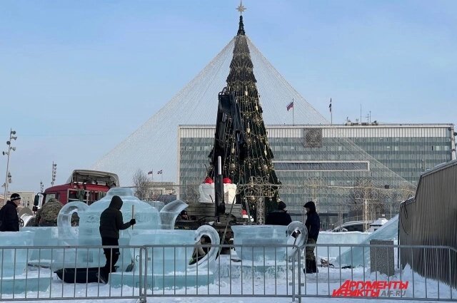    Ледовые скульптуры в городке. Фото:  АиФ/ Дмитрий Шадрин