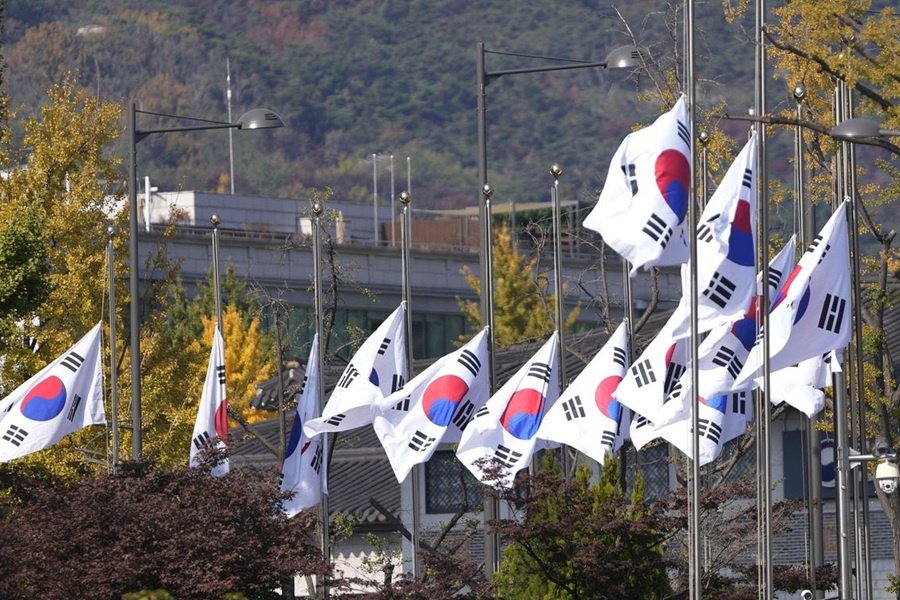 Приспущенные флаги