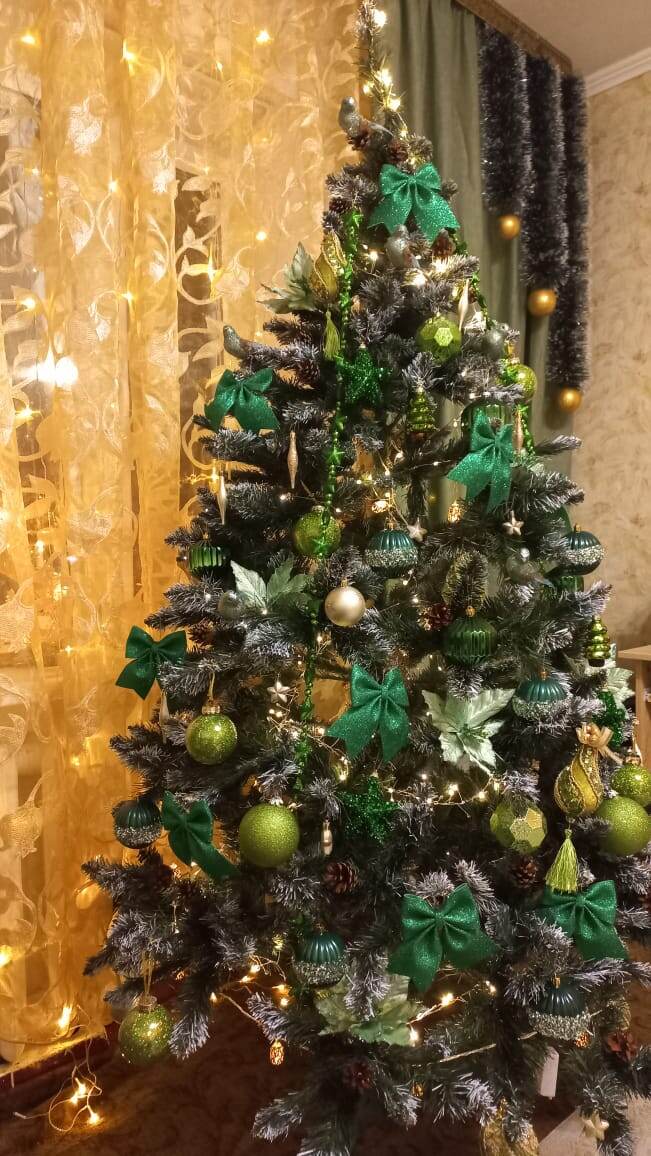 Кума с севера прислала мне фото своей ëлочки