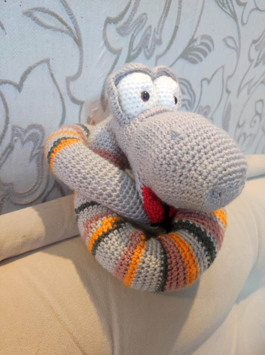 А вот дарить символ будущего года можно легко и в новогоднюю ночь. 