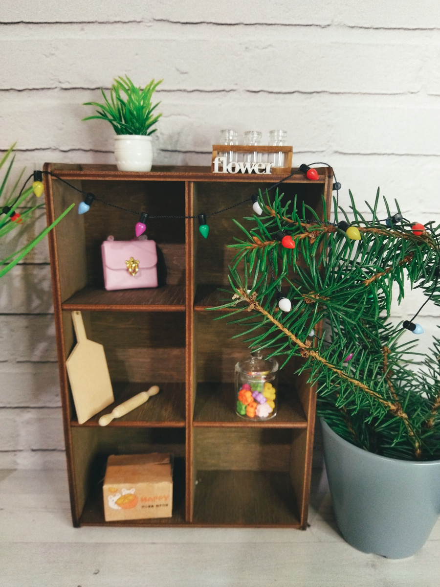 Стеллаж с подарками