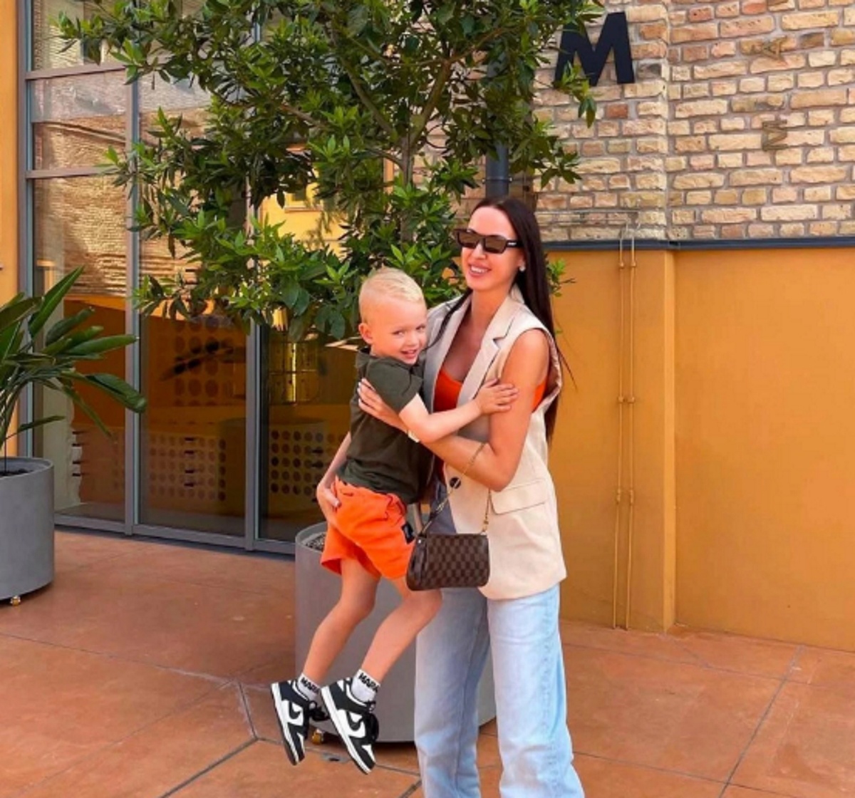 Сана Оши с сыном Кристианом. Фото: соцсети