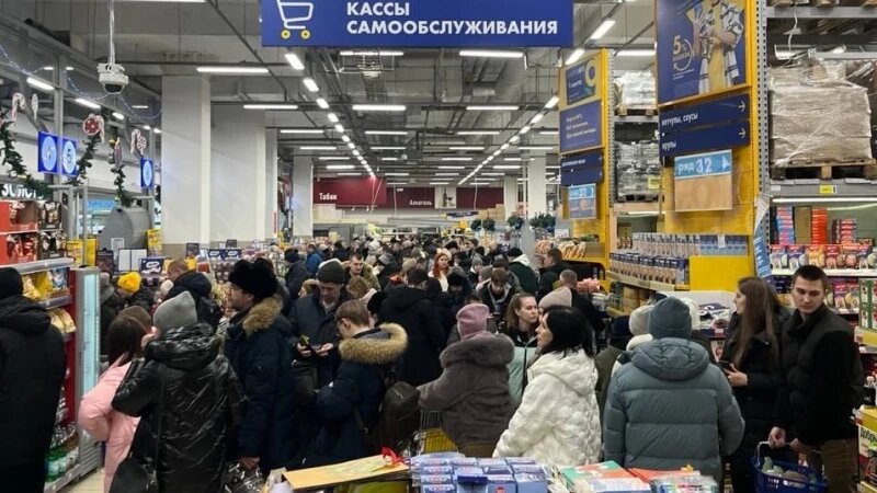     Очереди в "Лента". Предоставлено altapress.ru