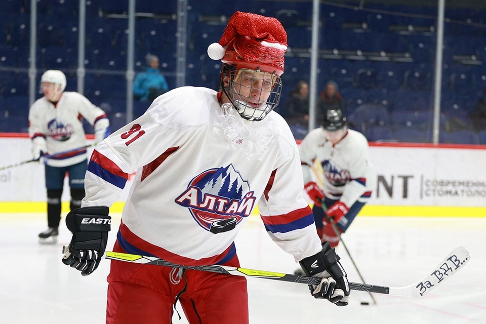    Алтайскому хоккею – 70 лет! Олег УКЛАДОВ