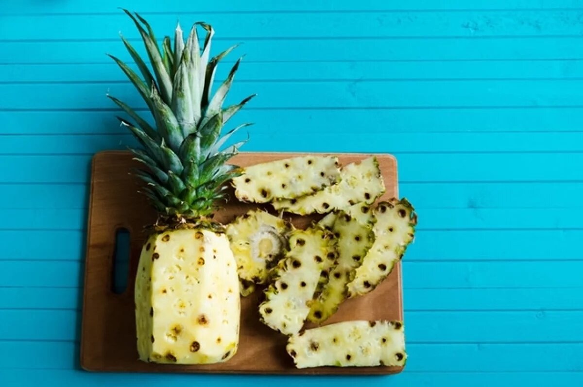    Диетолог Кованова: ананасы при злоупотреблении могут вызвать рвоту и диарею