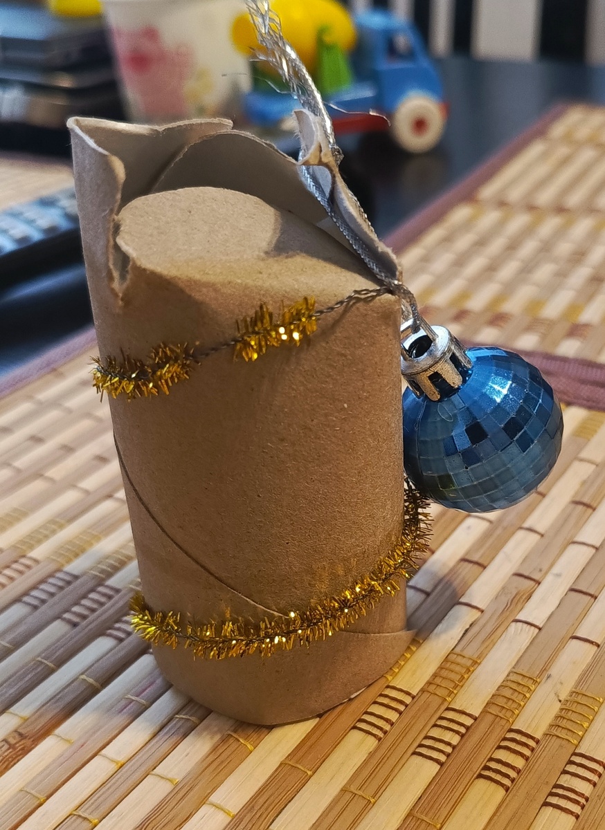 Жаль, что нет конкурса на самую странную ёлку. Я б победила, наверное 🤣