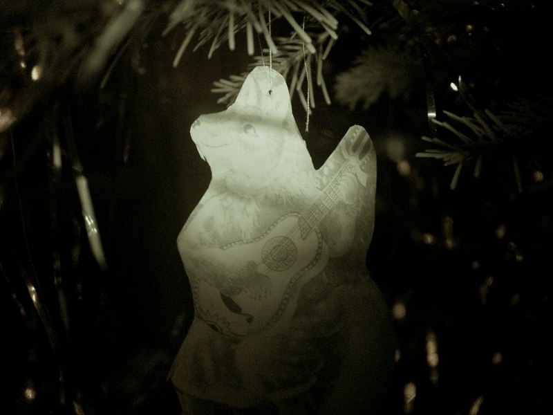 вырезаная фигурка из открытки