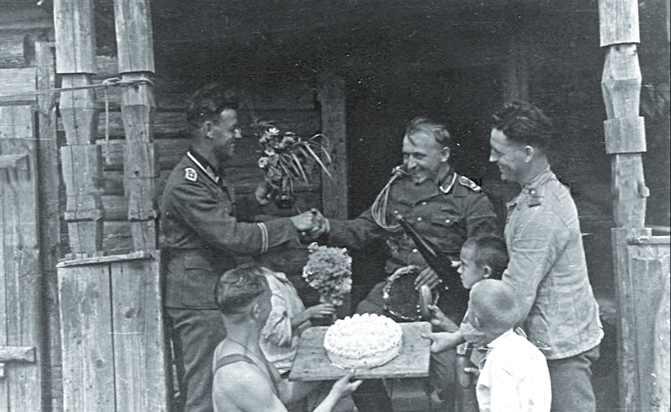 Немцы празднуют день рождения. Крым, 1943 г.