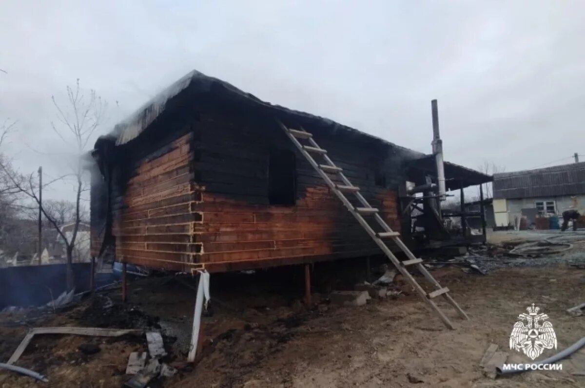    По информации от пожарных, примерно в семь часов утра в СНТ «Кристалл» произошло возгорание дачного дома