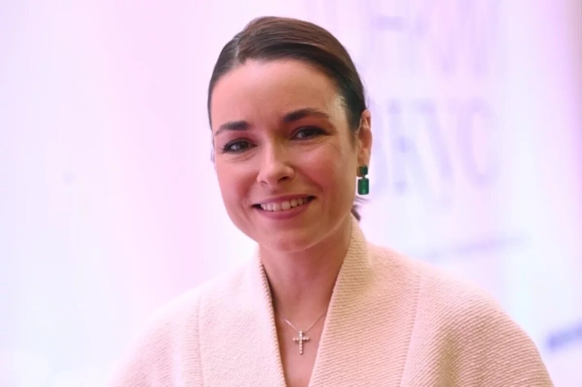    Телеведущая Понарошку отсудила у бизнесмена ₽595 тысяч за фото 2017 года