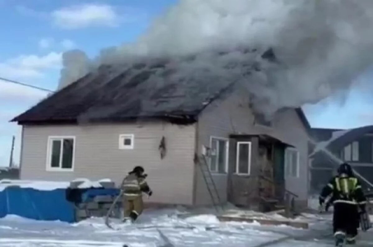    Огонь уничтожил дом многодетной семьи на Сахалине за день до Нового года