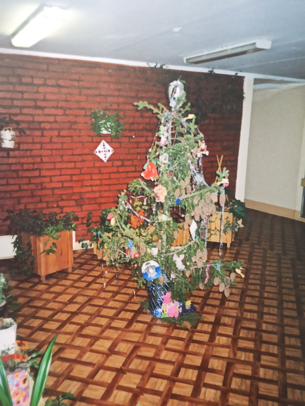 Это наш уголок. А весь холл просто огромный на самом деле! Фото из личного архива