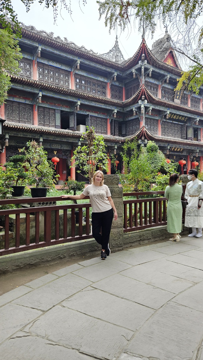 Прогулка по г. Чэнду во время транзита