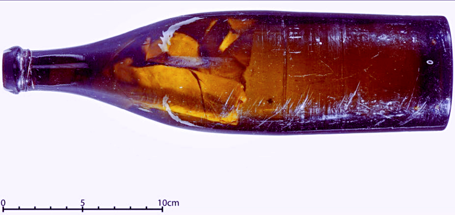 Сосуд с найденным письмом. Источник фото: rg.ru
