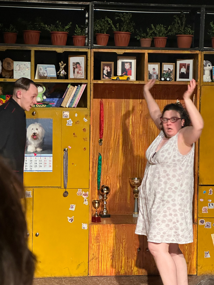 Сцена из спектакля. Фото автора. 