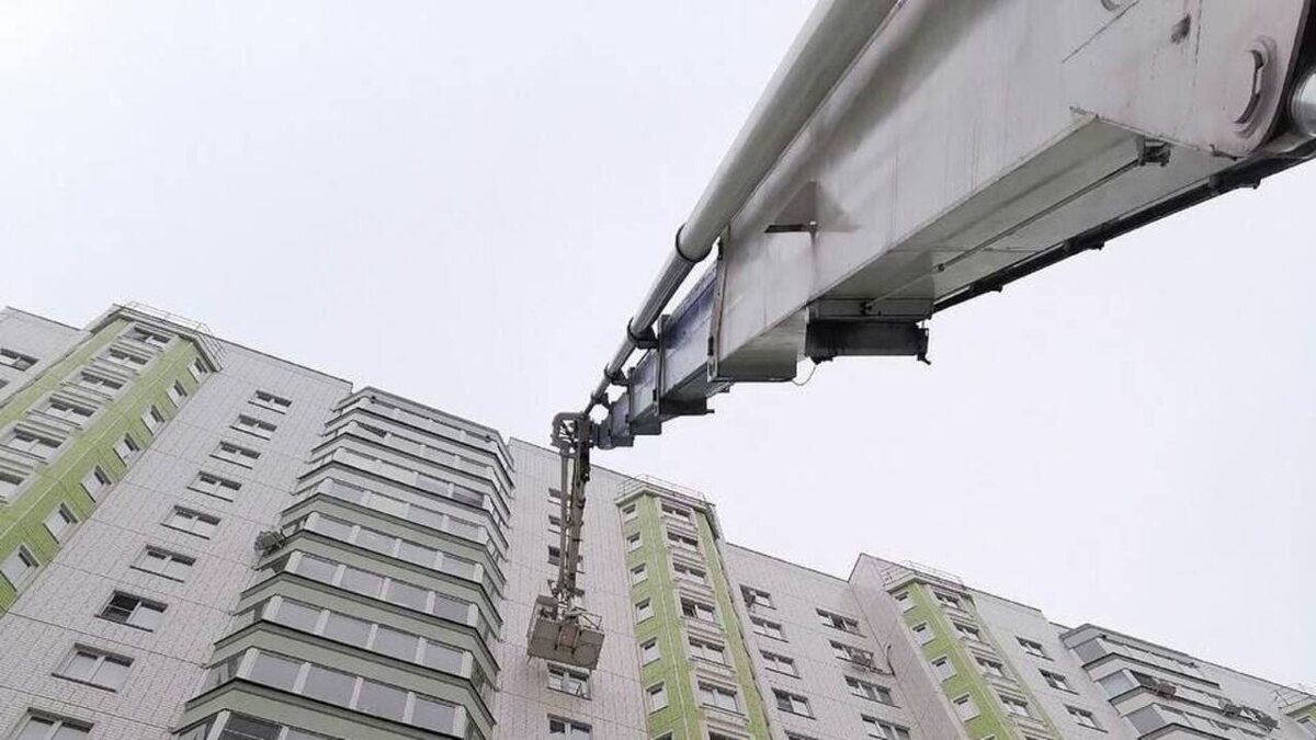     В Курске пожарные сняли мужчину с окна 13 этажа