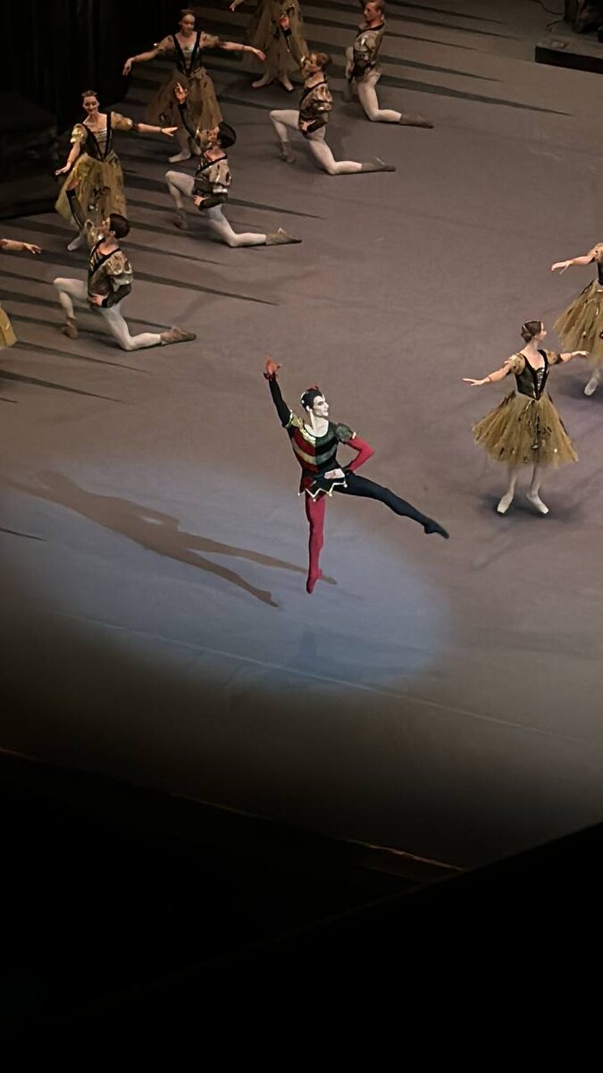 Шут - Алексей Путинцев.