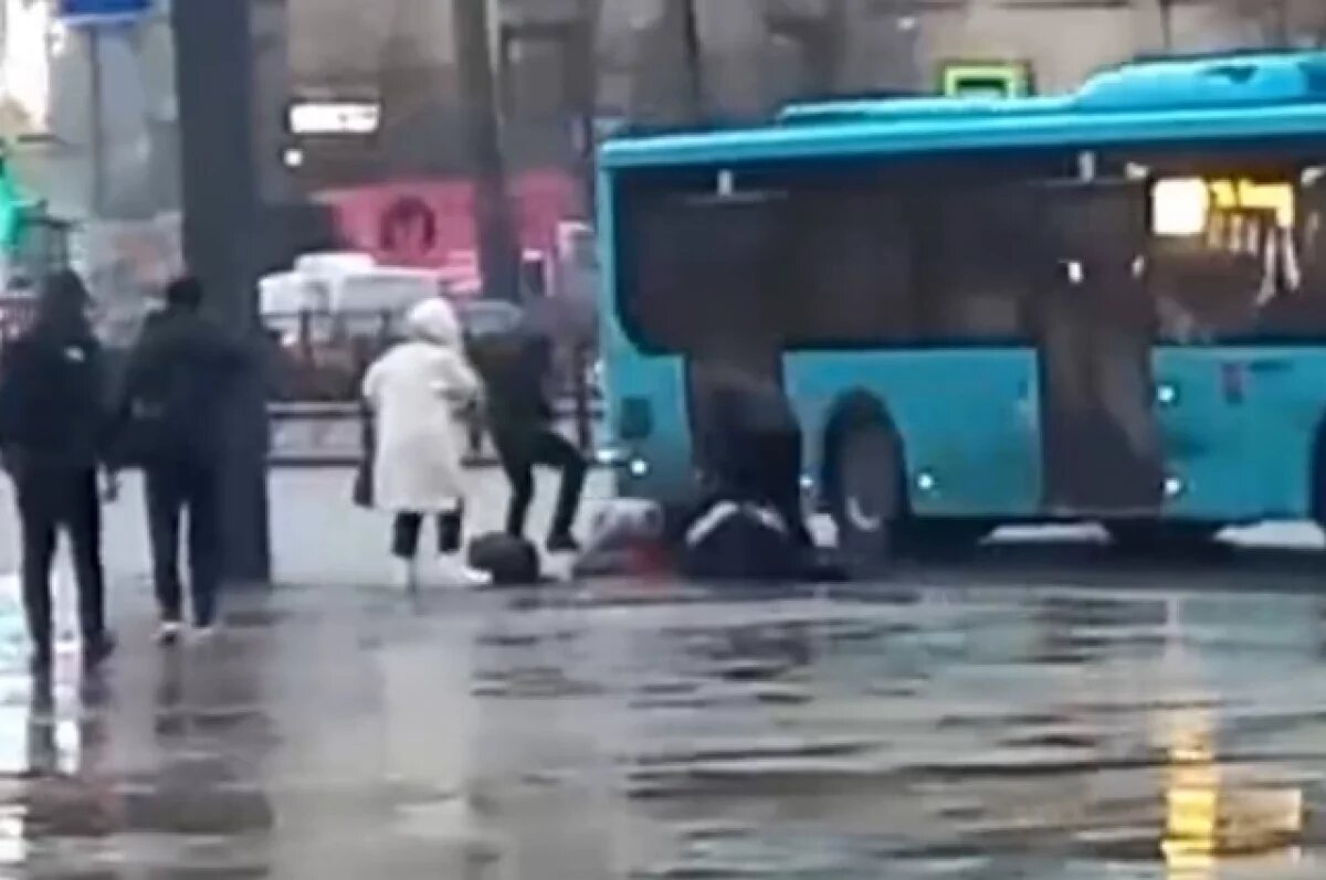    Петербуржец получил пулю в лицо из-за беляша, которым не захотел делиться