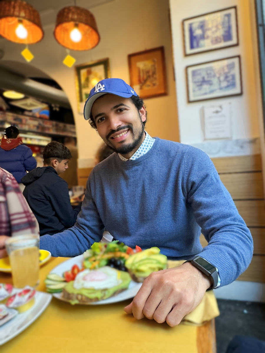 За три дня мы настолько сроднились, что уж стали есть у друг друга из тарелок 