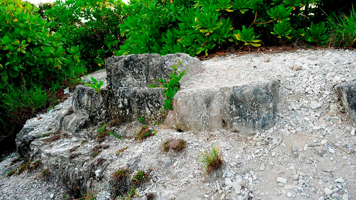 Руины древнего буддийского святилища Fua Mulaku Havitta на Мальдивах