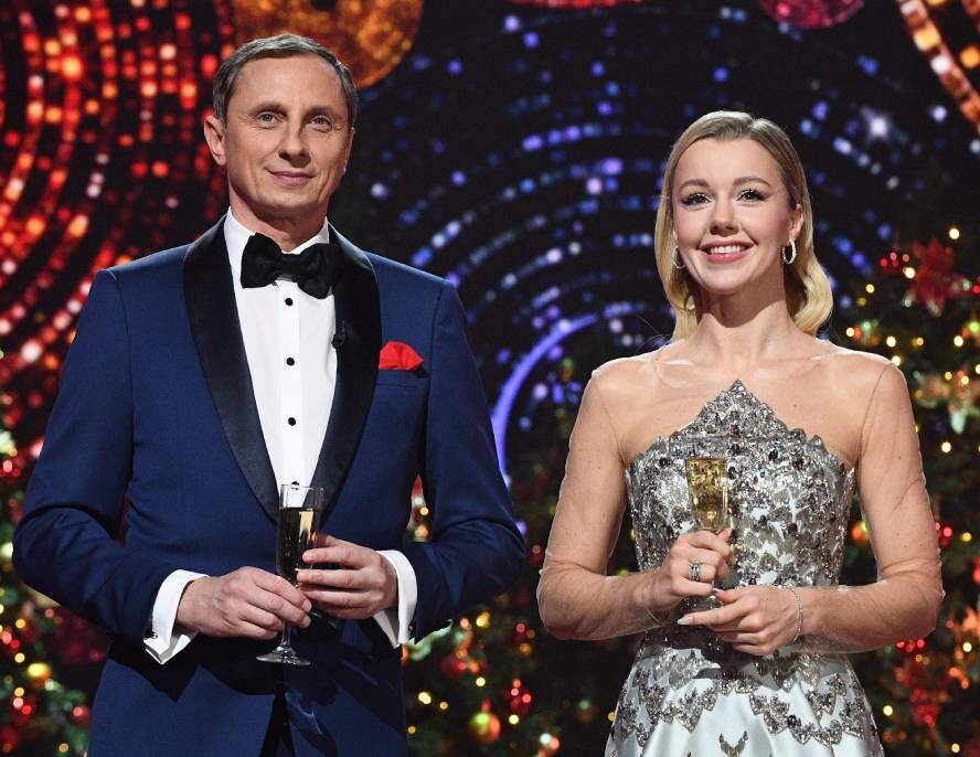    Вадим Галыгин и Юлианна Караулова поздравят зрителей с Новым годомФото Первого канала
