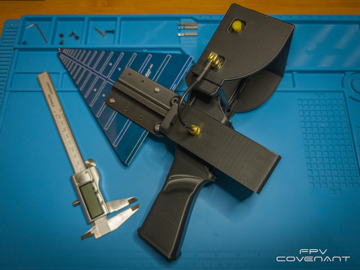 Второй вариант - исправлена ручка, крепление антенны и расширенно внутренне пространство