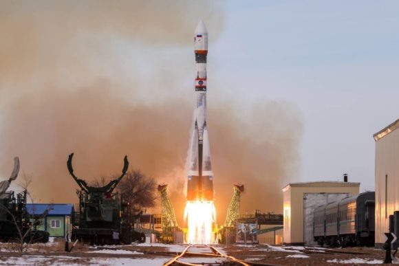 2000-й пуск ракеты семейства Р-7. «Союз-2.1б» взлетает с КА Ресурс-П №5 (Роскосмос).