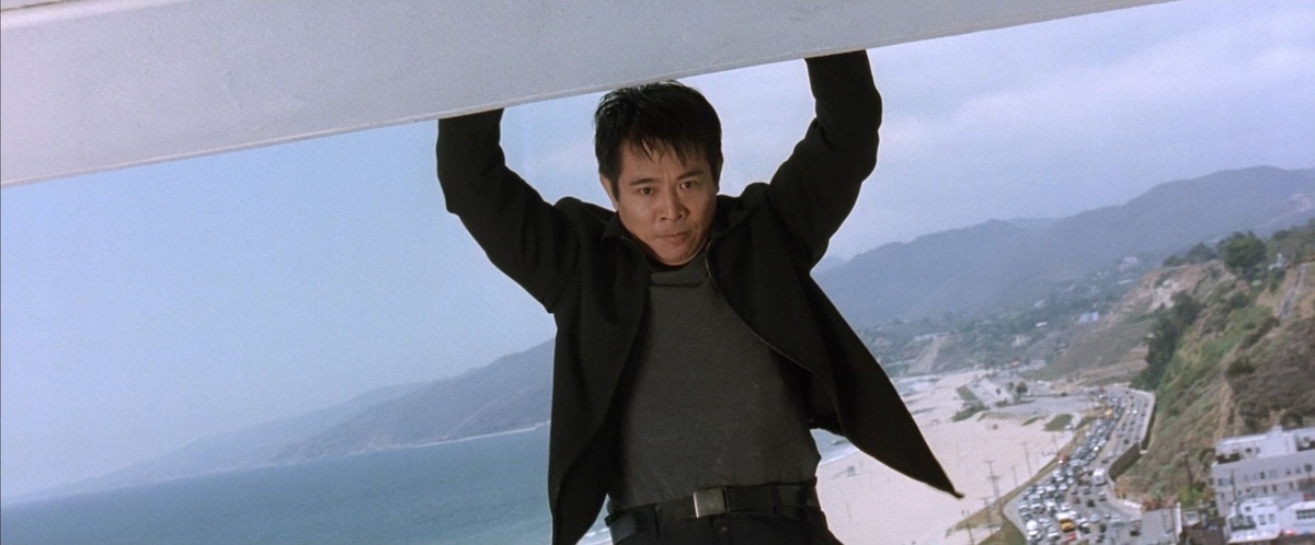 Занимайтесь на турниках - и в один день вы сможете повторить этот умопомрачительный трюк.