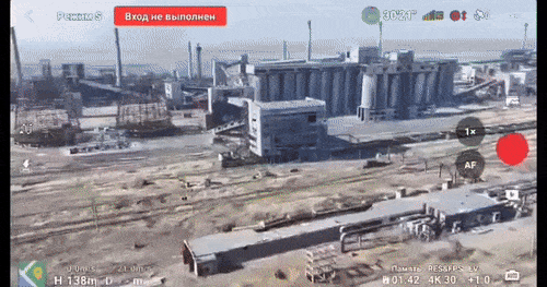 Флаг России развевается на крыше Авдеевского коксохимического завода. Видео: ТГ-канал Oleg Blokhin