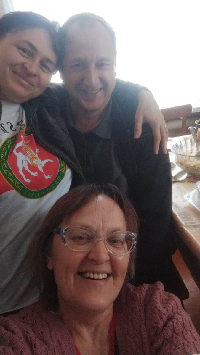 Брат с женой и сестра(внизу)