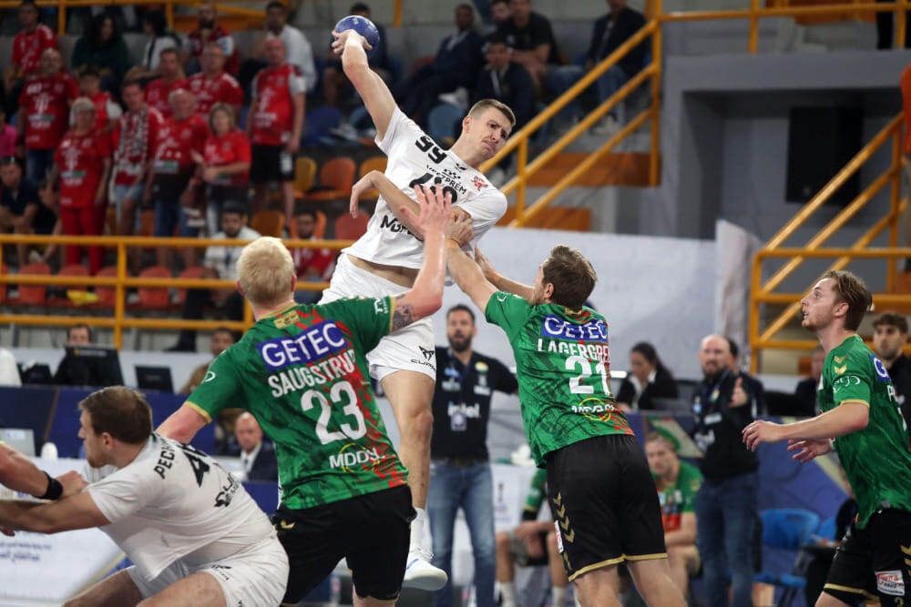    Сергея Марка Косоротова сложно удержать и невозможно забыть