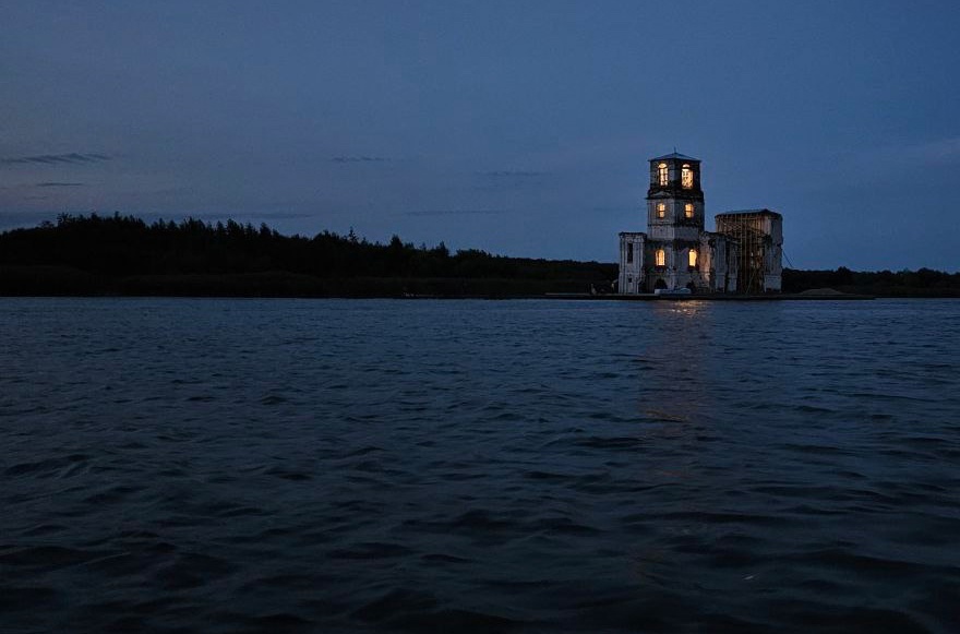 В июле 2024 года в Крохинском храме-маяке вновь зажёгся свет 