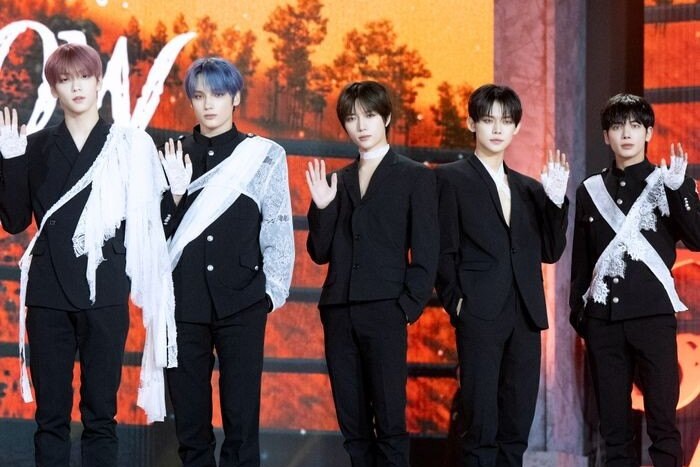     TXT выступят в японском шоу «Кохаку», несмотря на траур в Корее