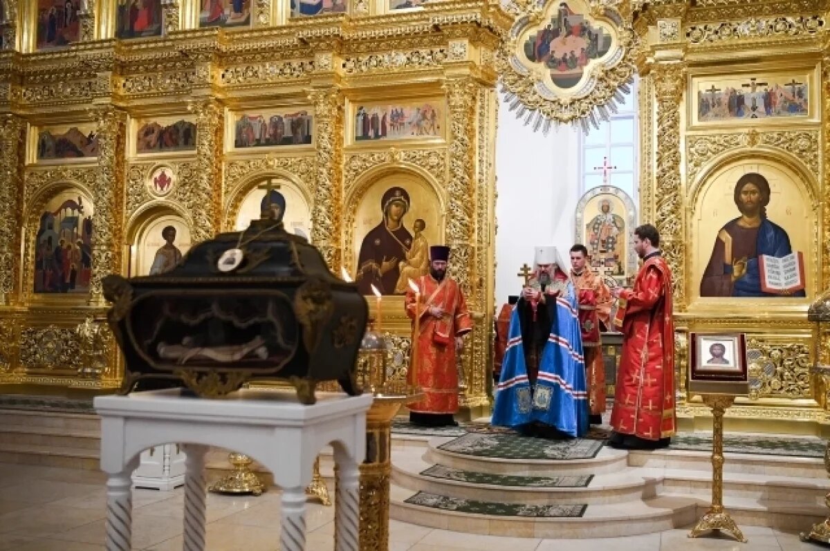    В Спасо-Преображенский собор Твери прибыл ковчег с мощами Вонифатия