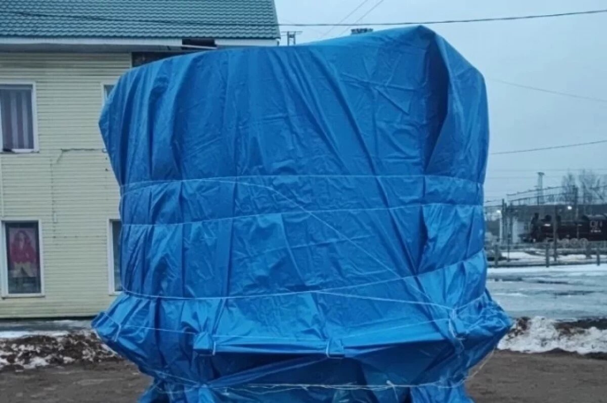    Власти Бологовского округа извинились и накрыли памятник с ошибкой