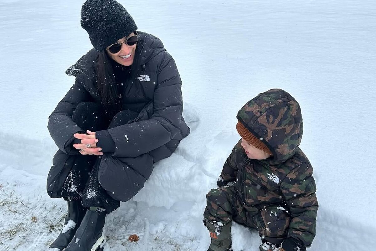    Деми Мур с внучкой Социальные сети