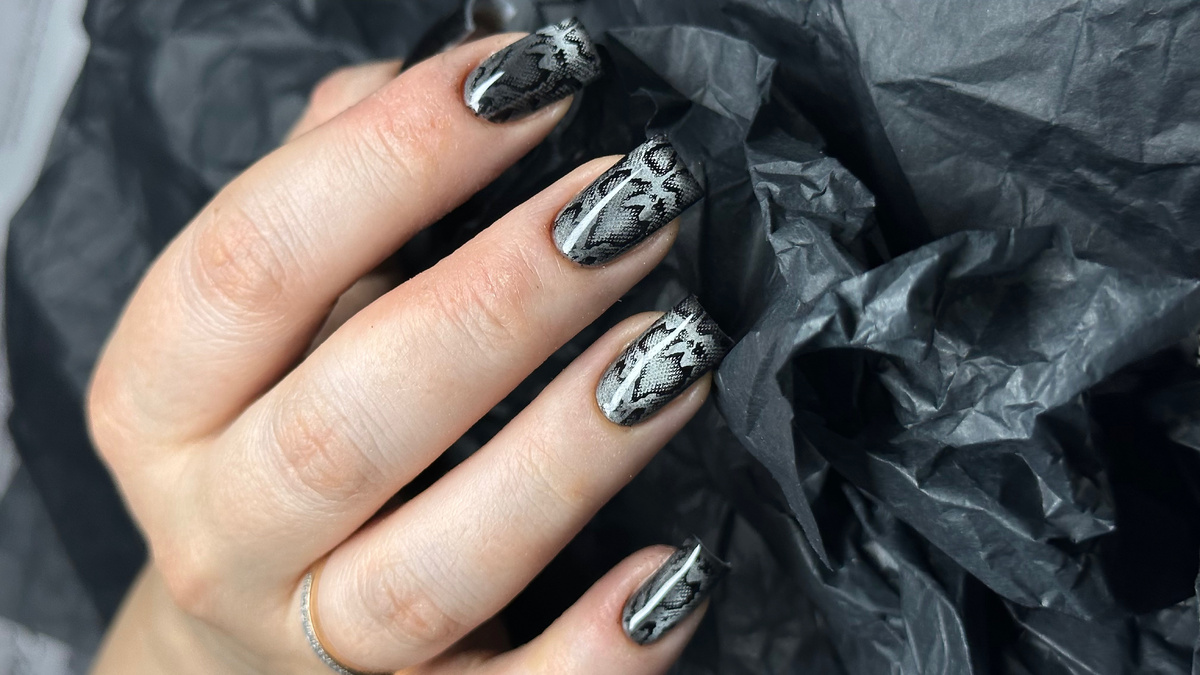 Маникюр со стемпингом 