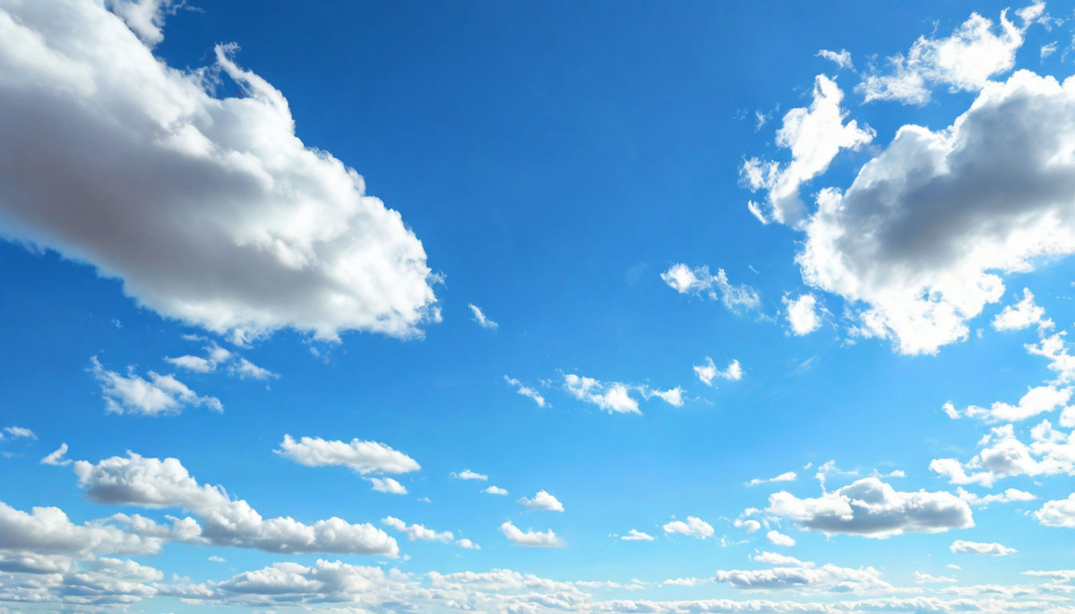 Чистое небо с лёгкими перистыми облаками, символизирующее ясность.