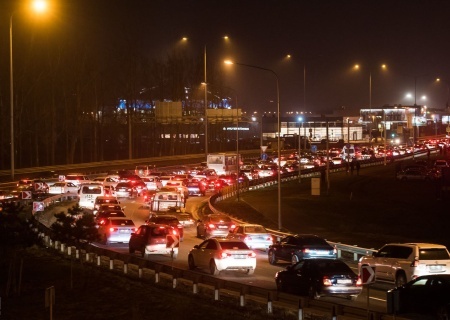    Предновогодний Крым атакуют тысячи российских туристов. На мосту увеличили число пропускных постов