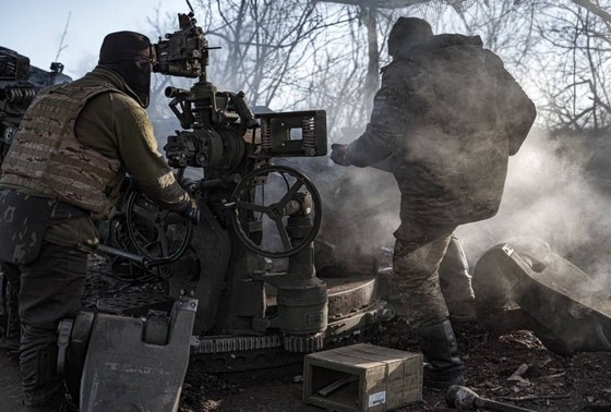    Военнослужащие вооруженных сил Украины в зоне боевых действий