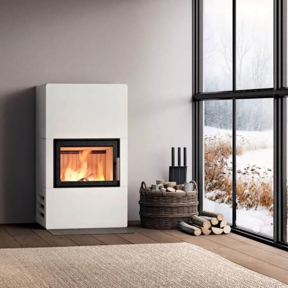 Печь в доме с панорамными окнами