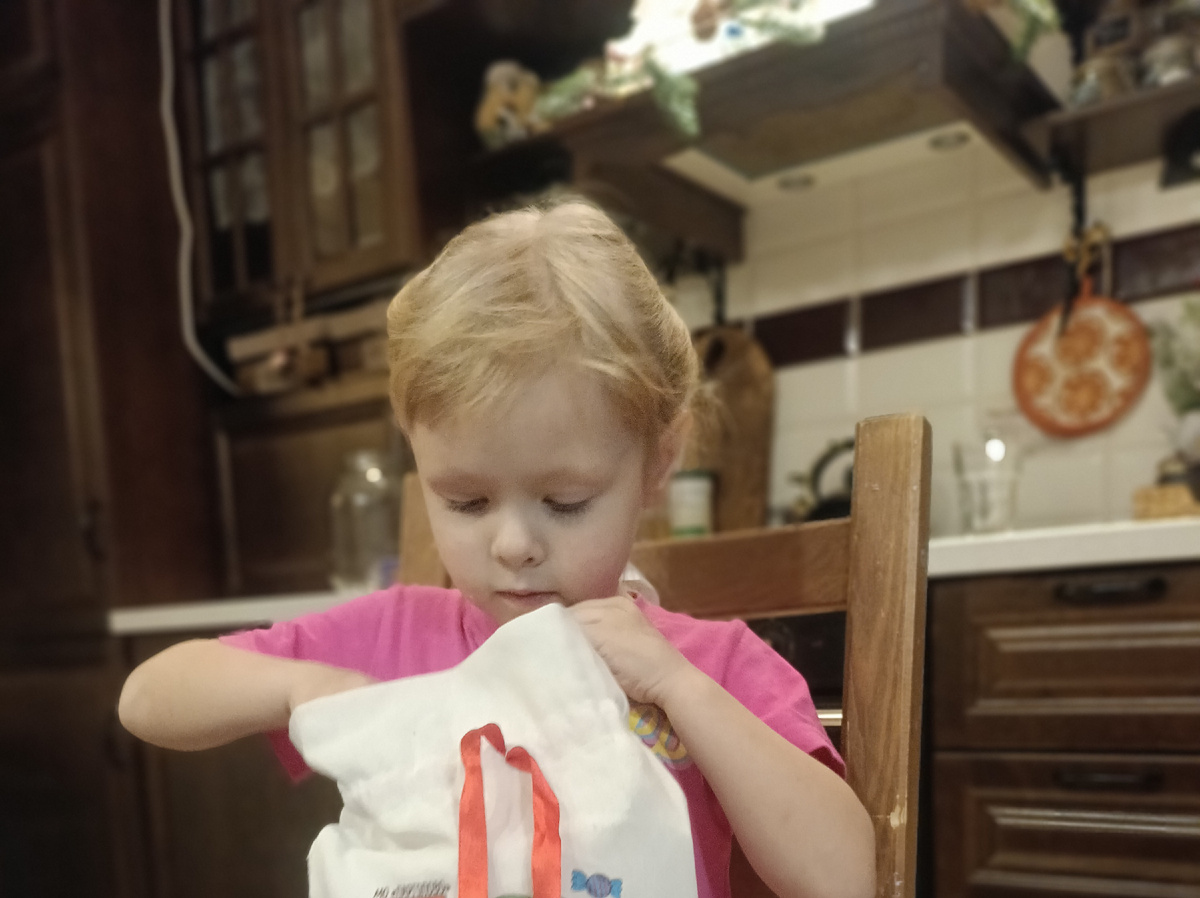 Разбирать подарок - что можно быть приятнее