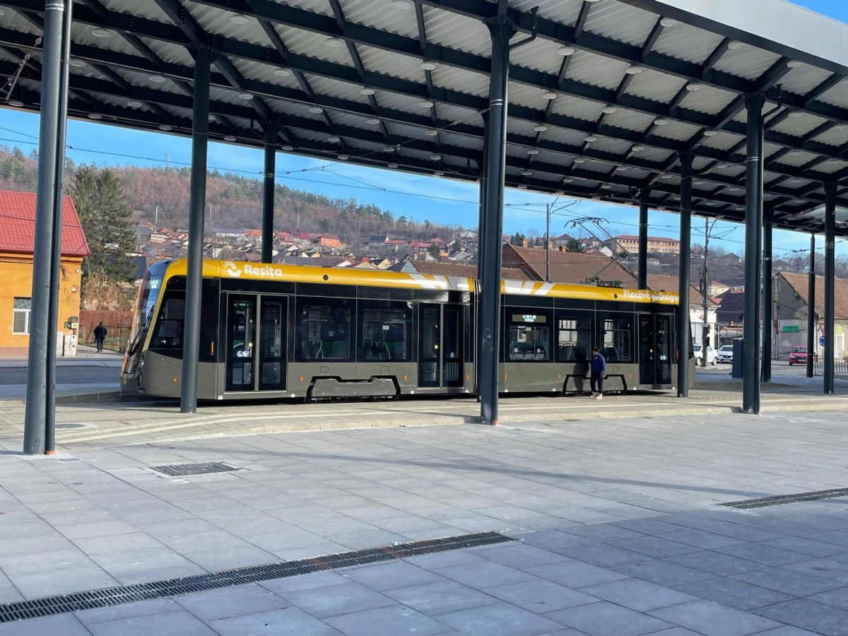 Трамвай модели Panorama от Durmazlar в румынском городе Решица. Источник: Radioresita