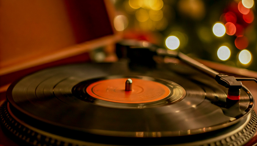 Многие считают, что без рождественской, новогодней музыки ощущение праздника пропадает (Источник: Gemini)