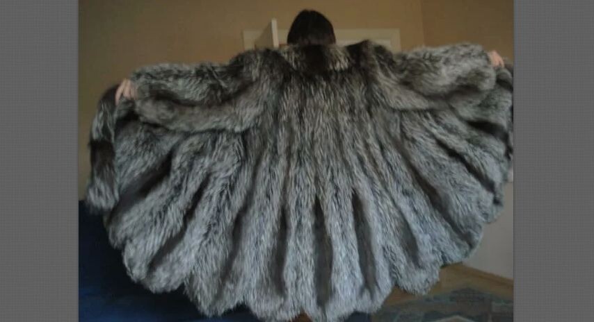 Зацепин говорит, что Ревмира требовала шубу из чернобурки и драгоценности