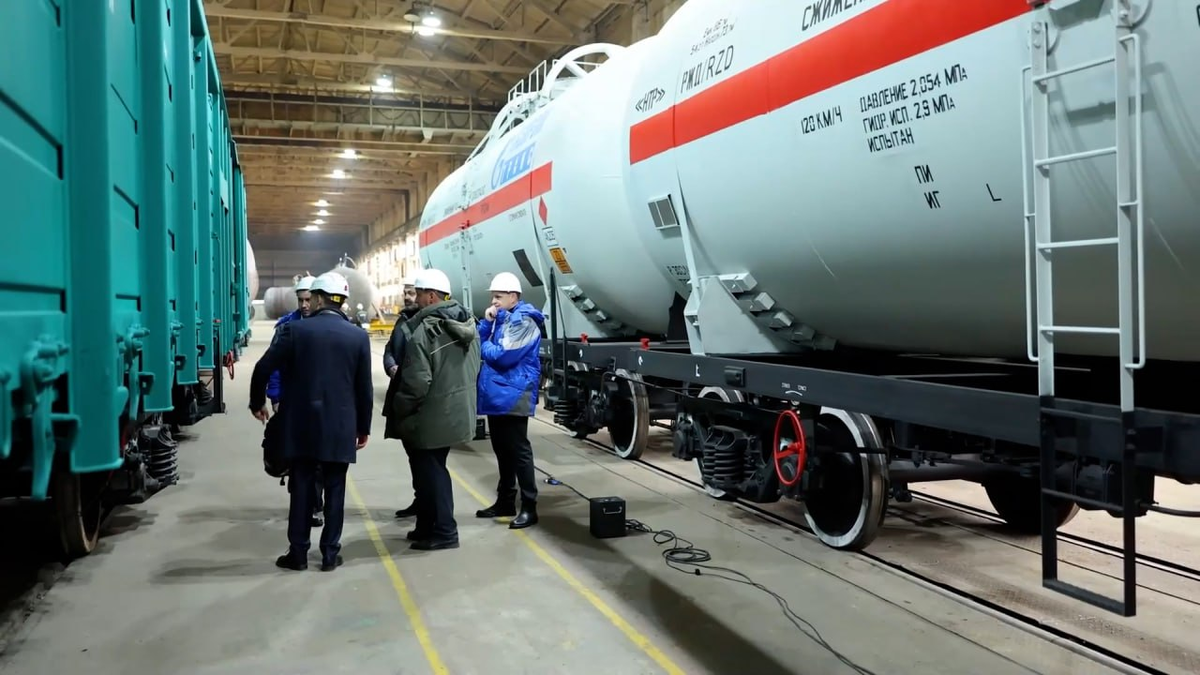 Новые крытые вагоны и цистерны на заводе «НовоТехРейл». Источник: НовоТехРейл