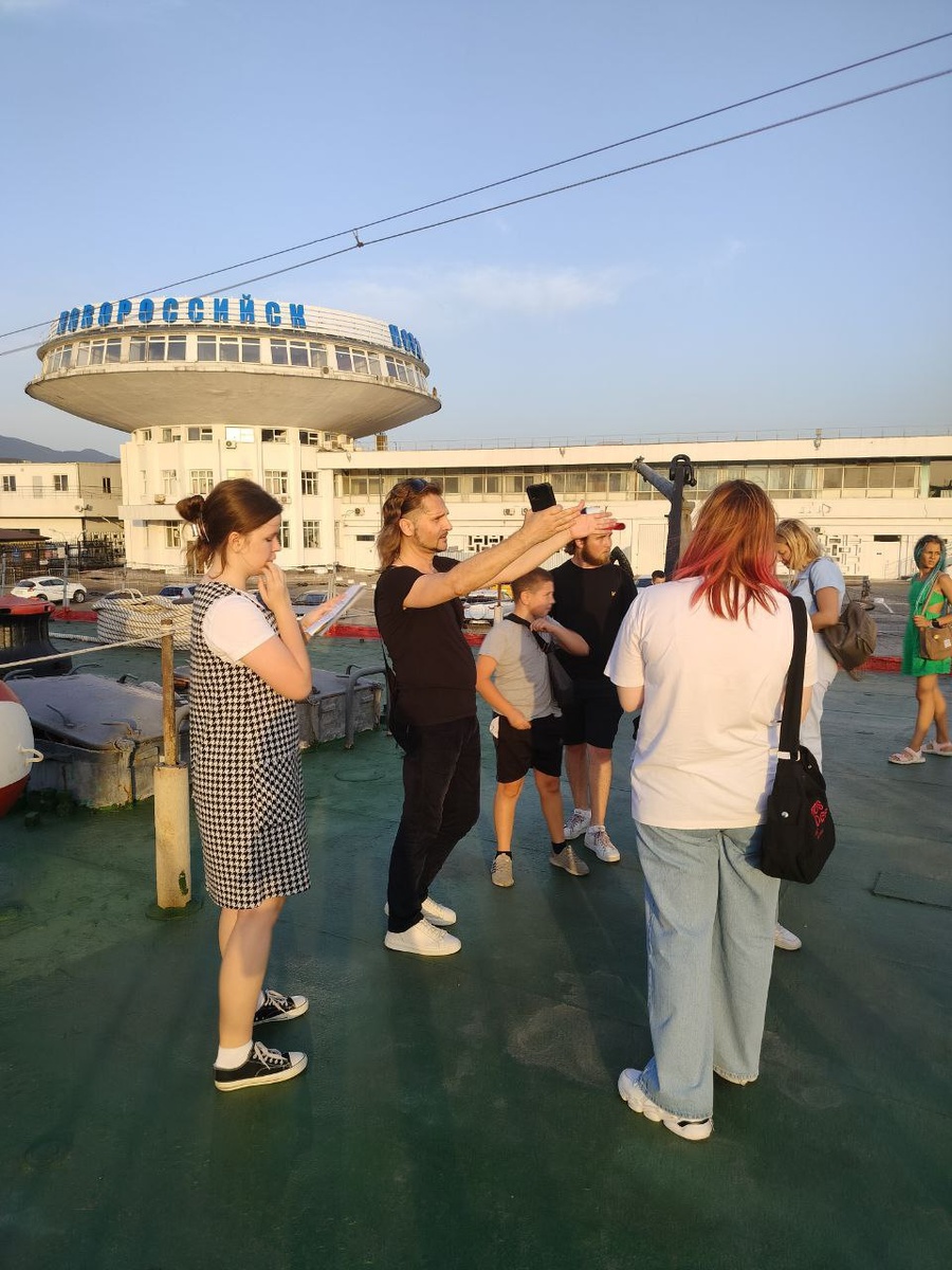 Стажировка юных гидов Новороссийска прошла на легендарном крейсере "Михаил Кутузов" 