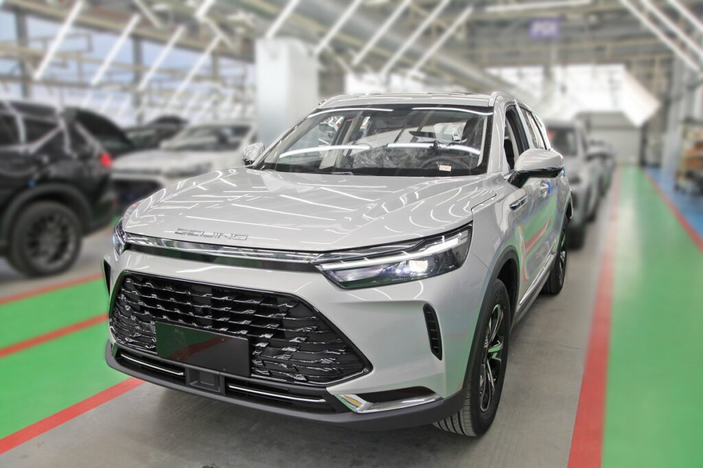 BAIC X7 покидает российский рынок. В настоящее время цена на кроссовер - 2,7 млн рублей.